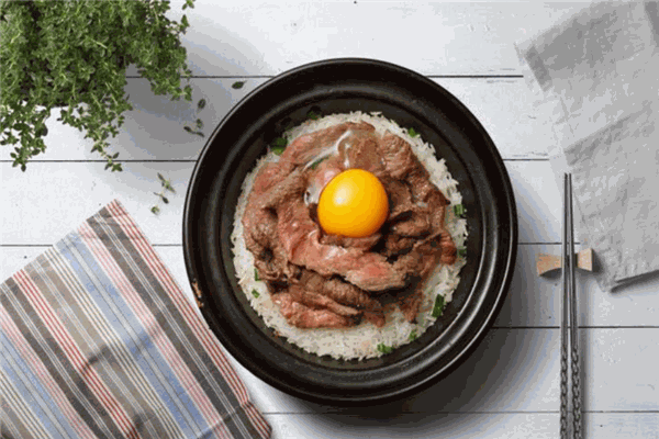 鱼尾狮煲仔饭馆